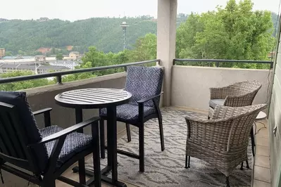 laurel inn gatlinburg tn condo with balcony copy