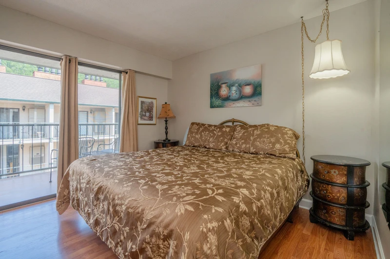 9-OakSquare-414