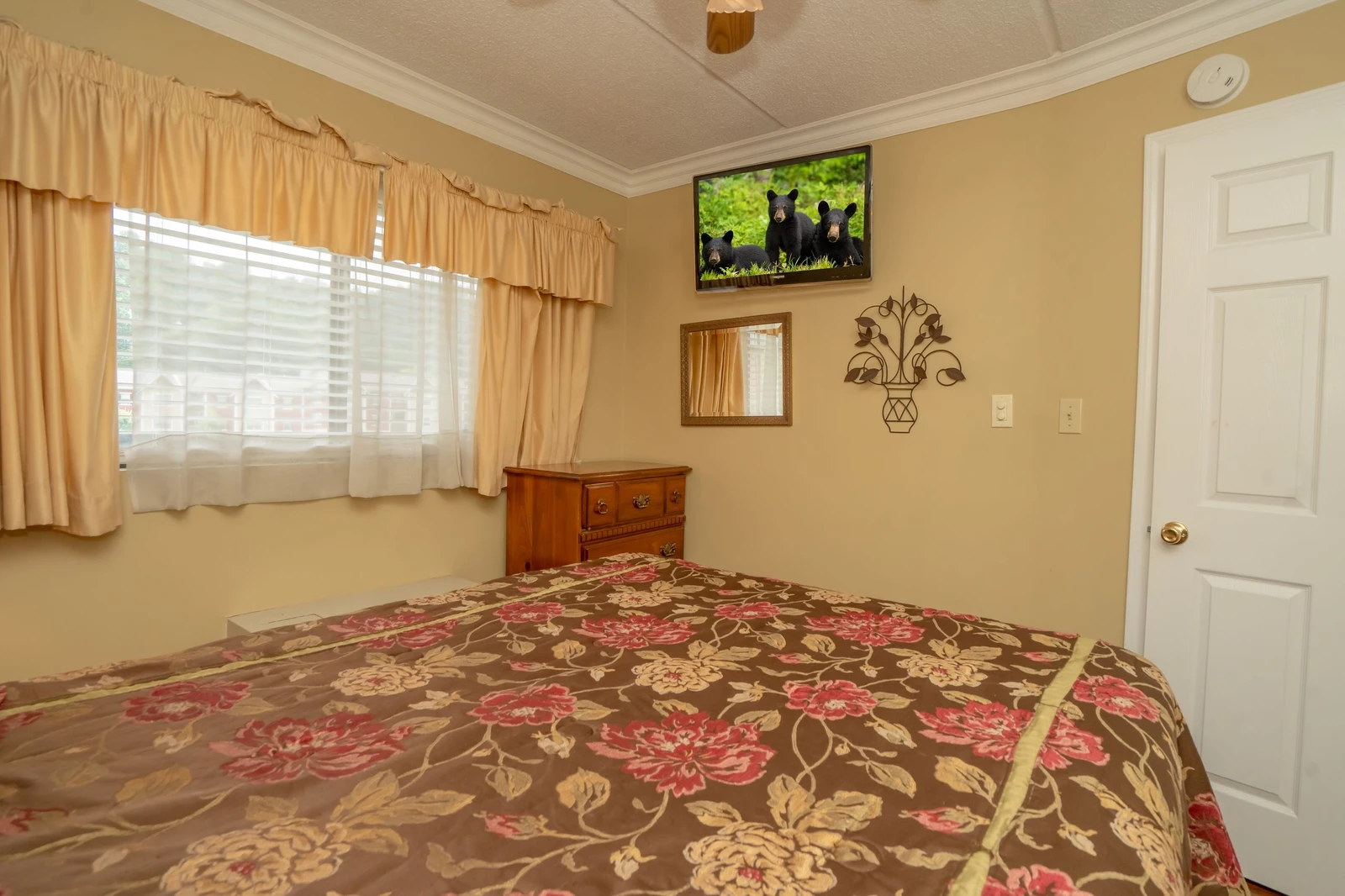 Relax in this cozy bedroom with warm natural light, soft linens, and a peaceful ambiance perfect for restful nights during your getaway.