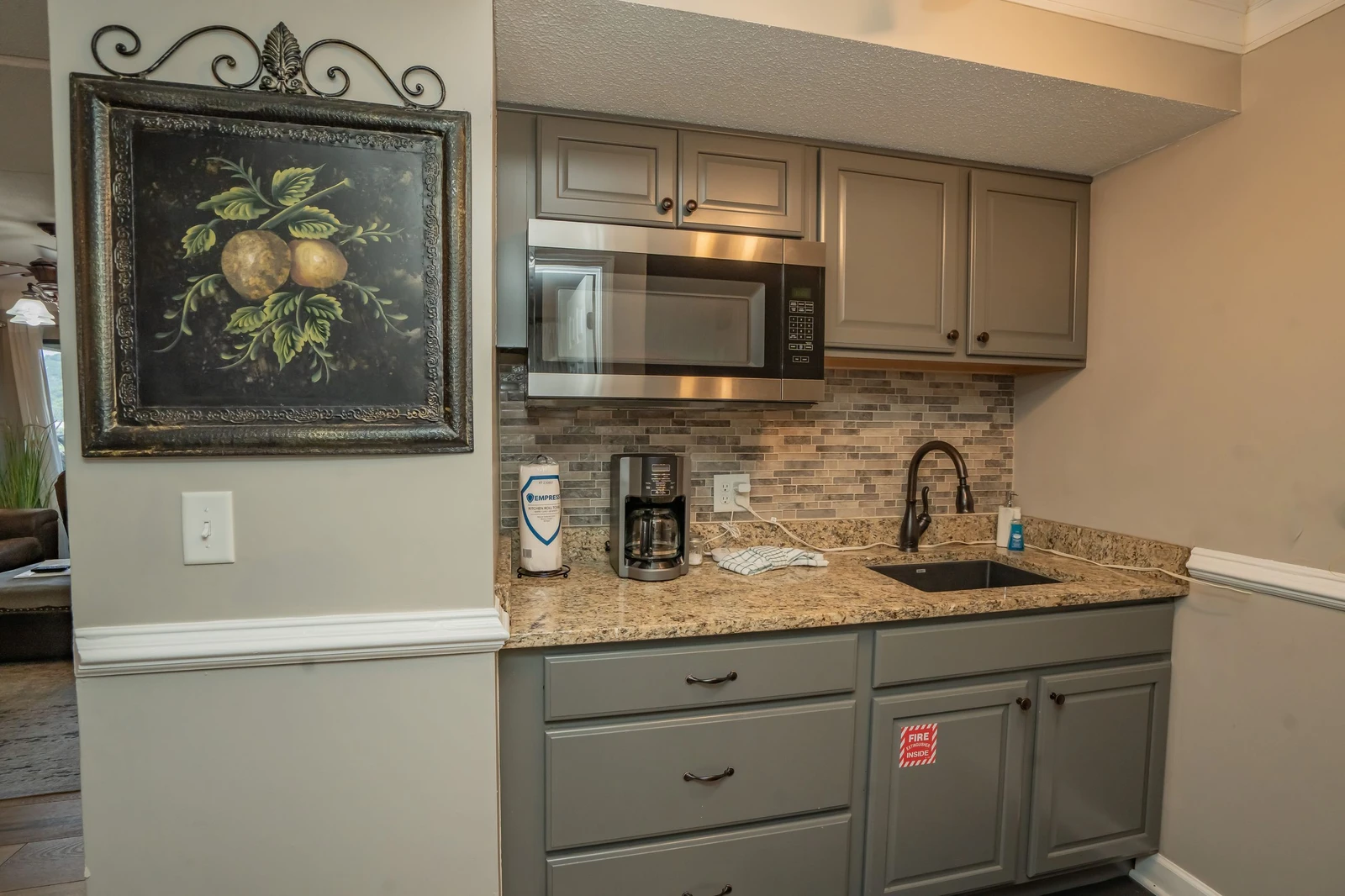 Your private kitchenette makes it easy to enjoy morning coffee or a quick snack, with granite countertops, a microwave, and all the essentials right at your fingertips.